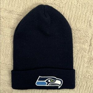 Seattle Seahawks NFL Navy Beanie hat Cuffed Beanie Knit Cap winter Ski Cap, EUC